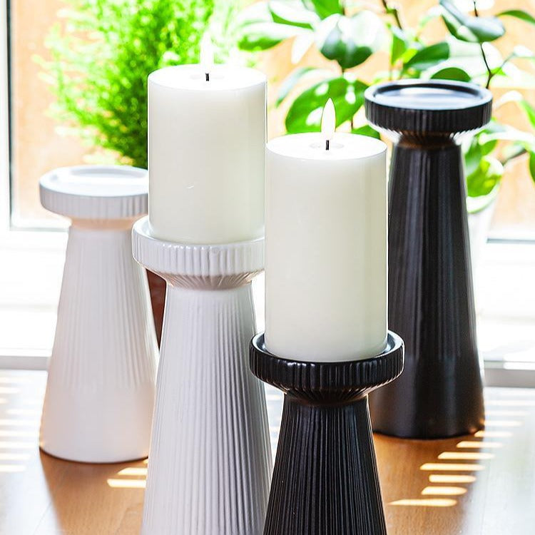 Ribbed Pillar Holder