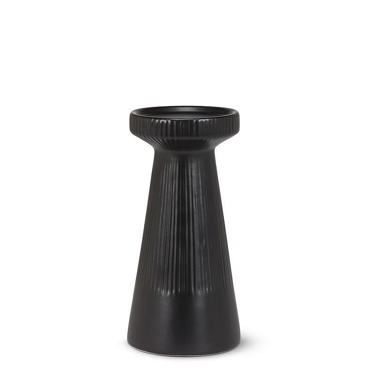 Ribbed Pillar Holder