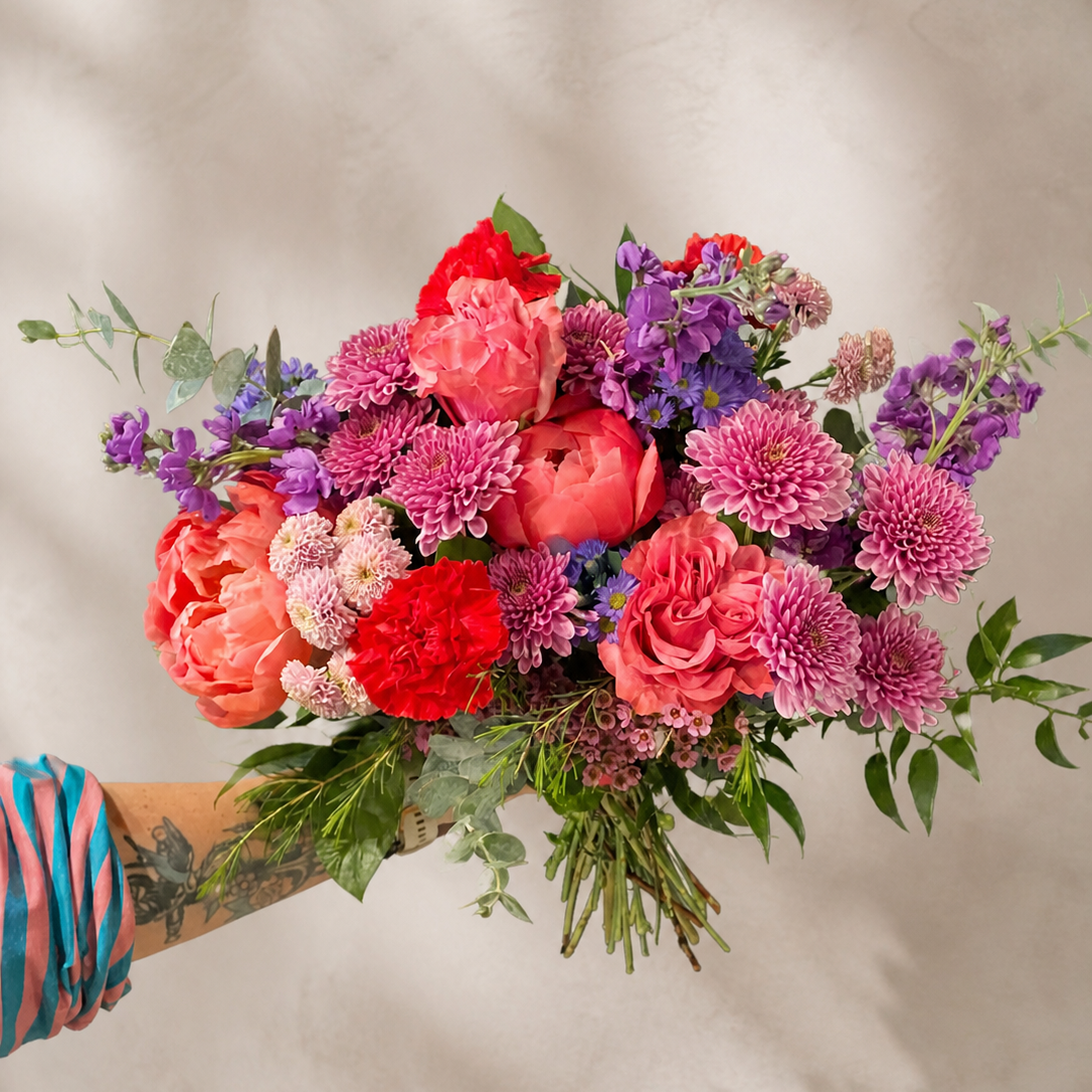 THE FINLEY Bold Loose Hand-Tied Bouquet