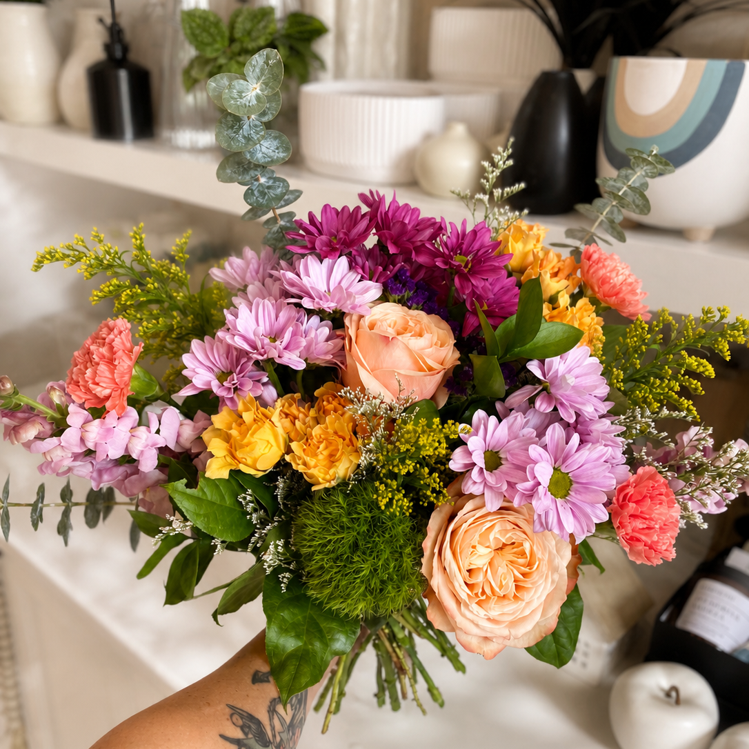 THE FINLEY Bold Loose Hand-Tied Bouquet