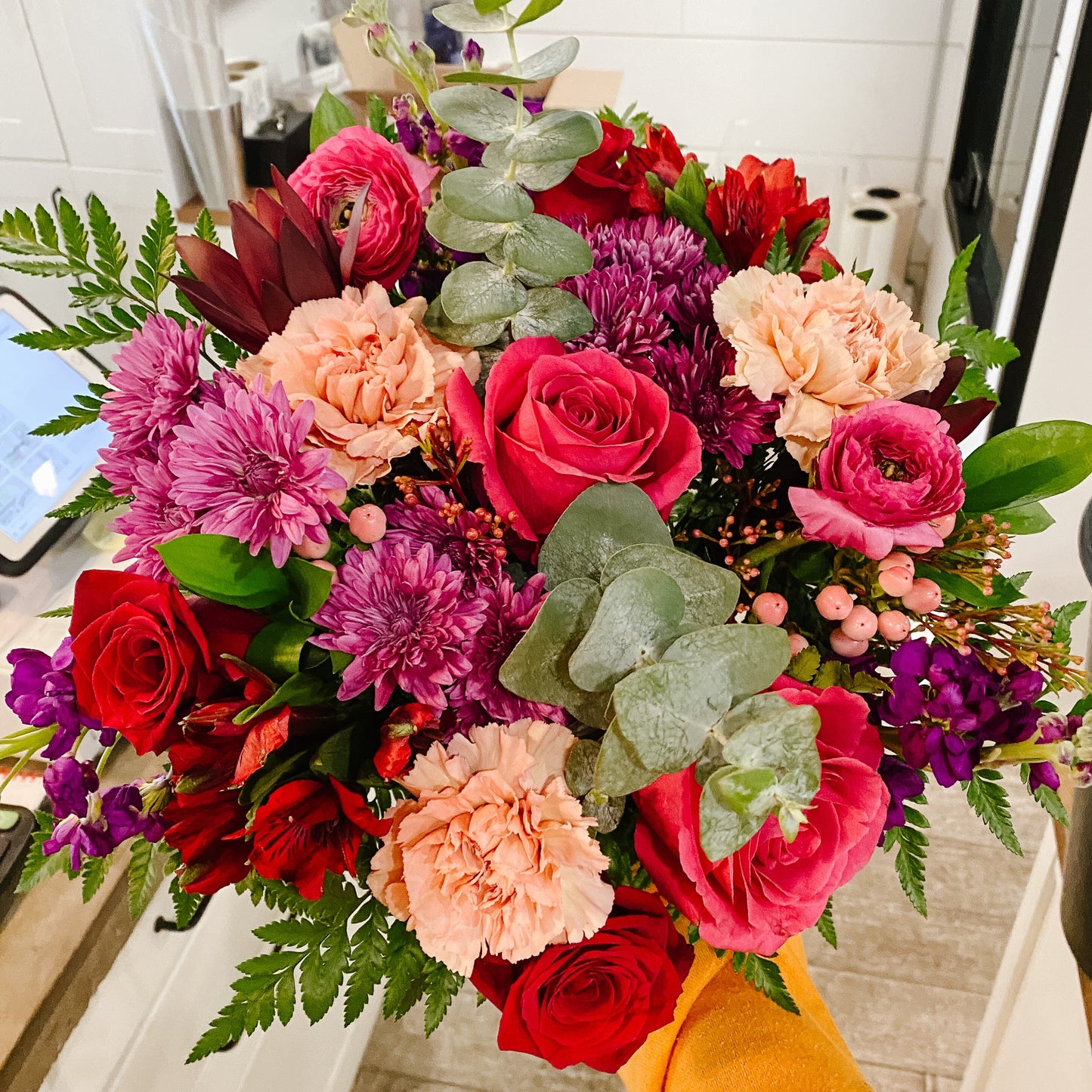THE FINLEY Bold Loose Hand-Tied Bouquet