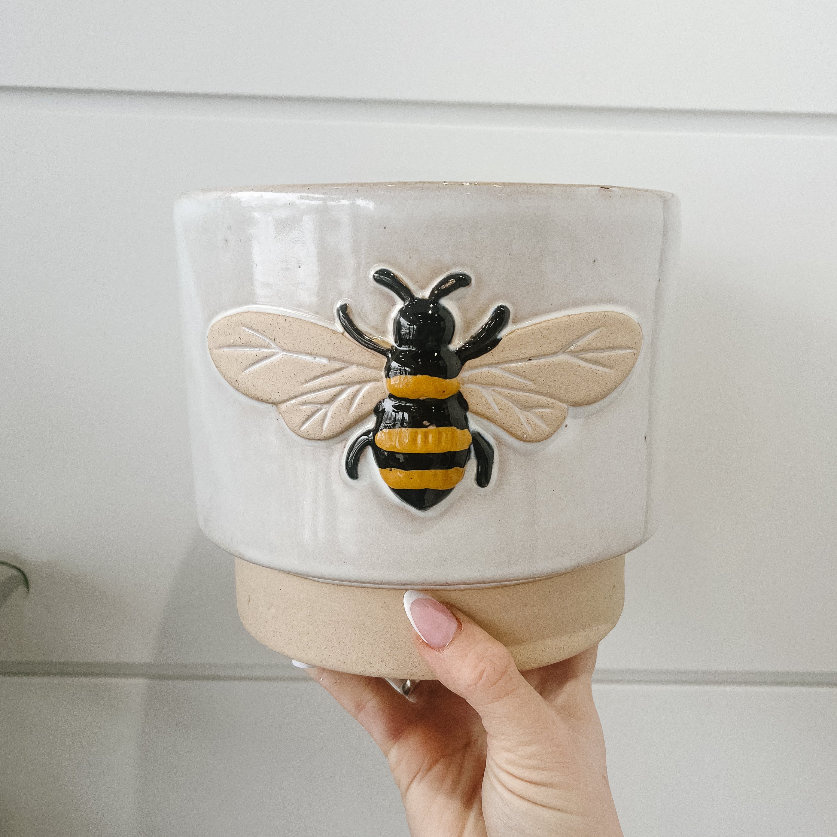 Emboss Bee Pot